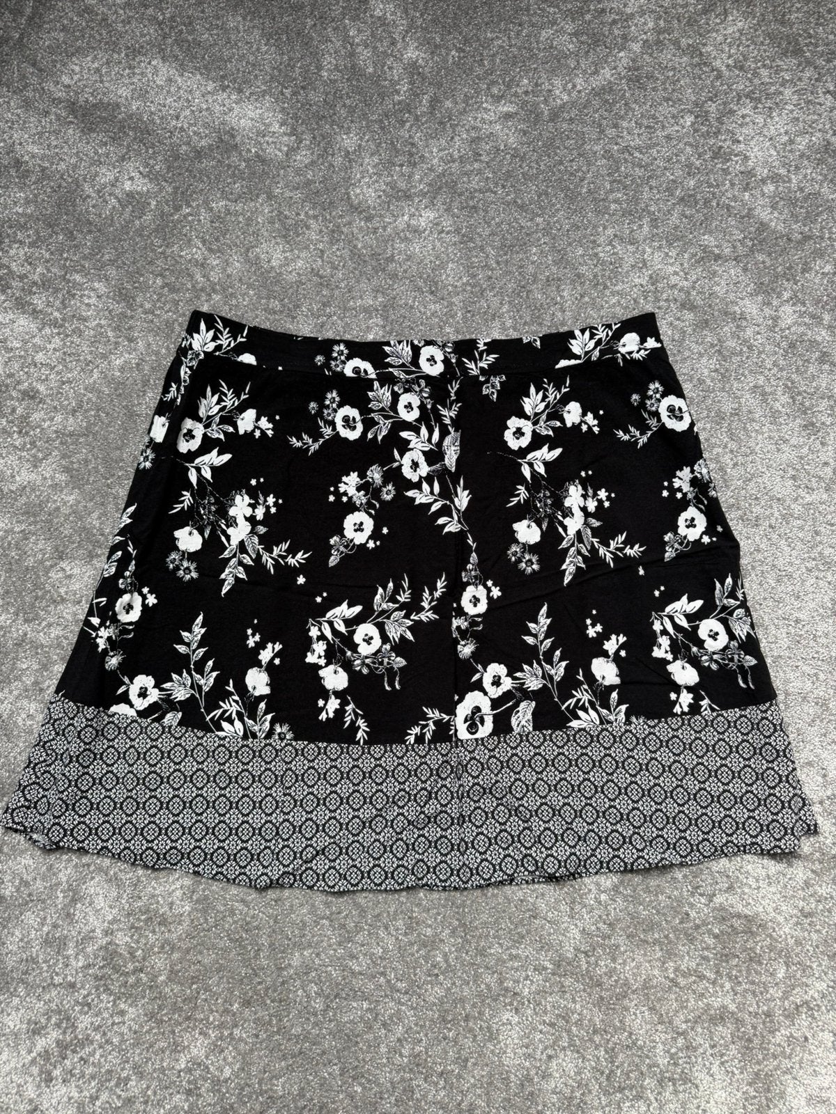 Yessica rok print c&a, Ophalen of Verzenden, Zo goed als nieuw, Zwart, Boven de knie