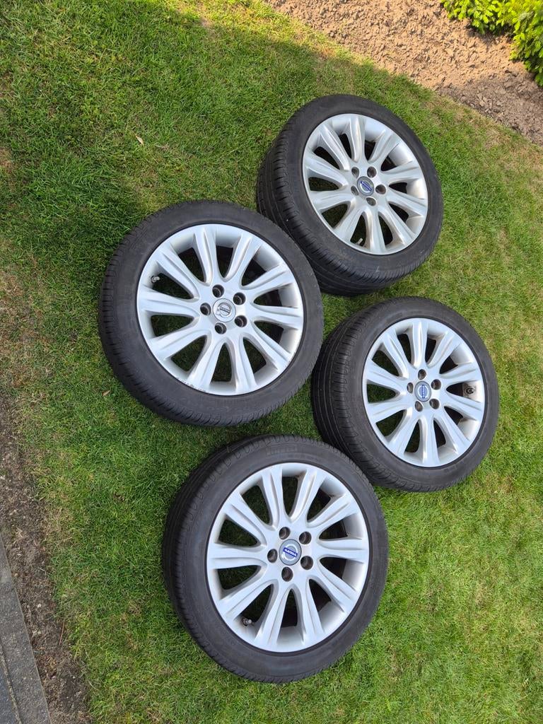 Set van 4 originele Volvo velgen met Pirelli zomerbanden, Ophalen, Gebruikt, Banden en Velgen, 17 inch