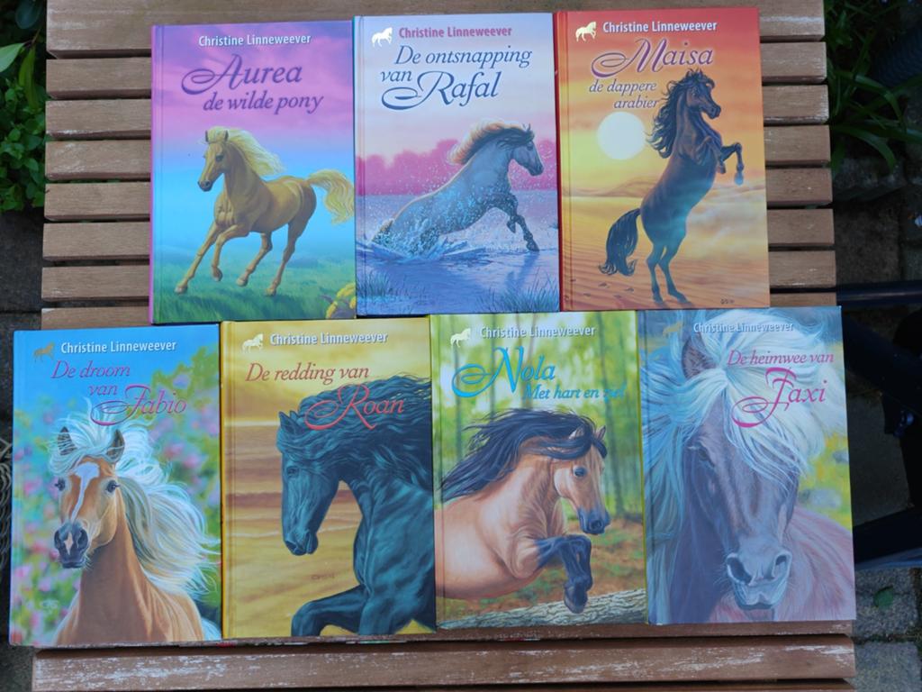 7 Delen van de: Gouden paarden serie., Boeken, Ophalen of Verzenden, Zo goed als nieuw