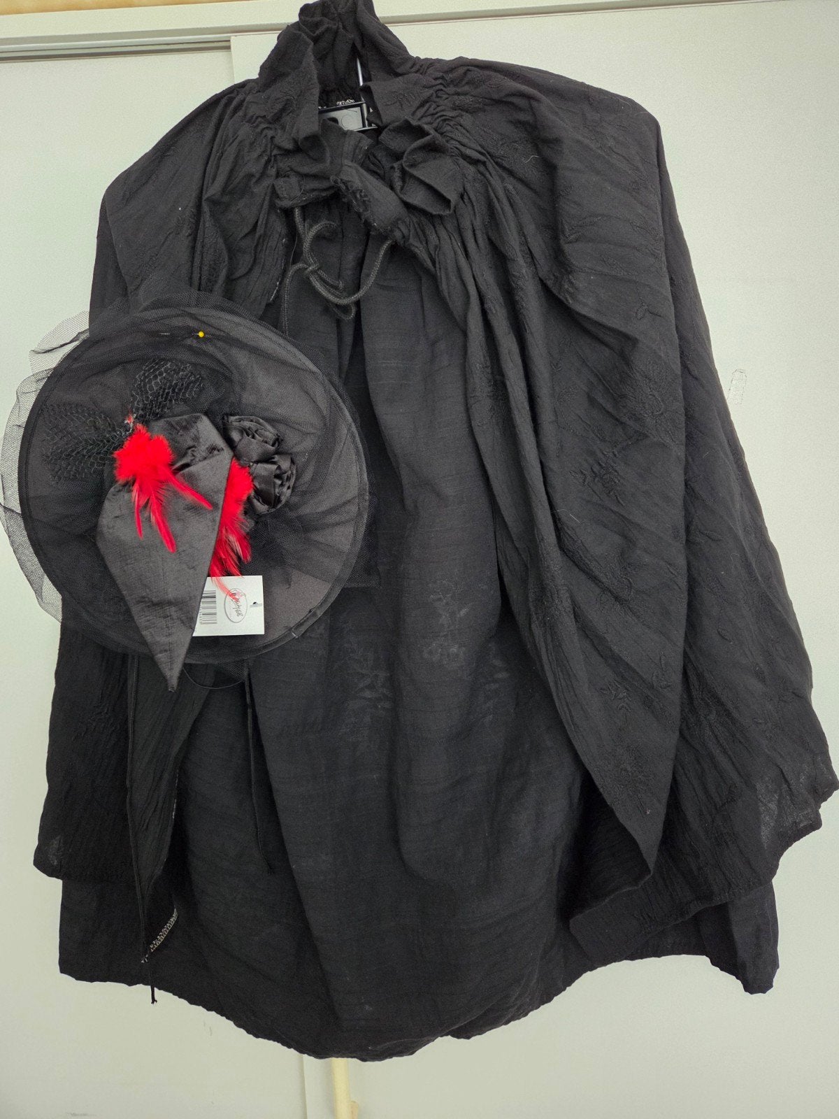 Heks : rok met cape en muts  Halloween, Ophalen of Verzenden, Zo goed als nieuw, Zwart