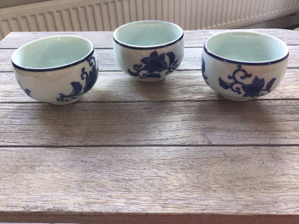 Chinees uitziende kommetjes 3 stuks, Ophalen of Verzenden, Aardewerk, Overige stijlen, Kom(men)