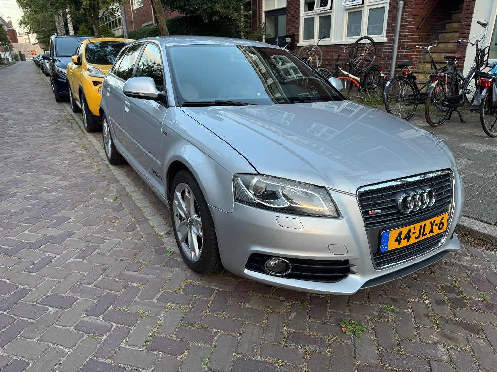 Audi A3 1.4 Tfsi - 3x S-LINE - DSG - CARPLAY - CAMERA -APK, Auto's, Audi, 125 pk, Zwart, 4 cilinders, Leder en Stof