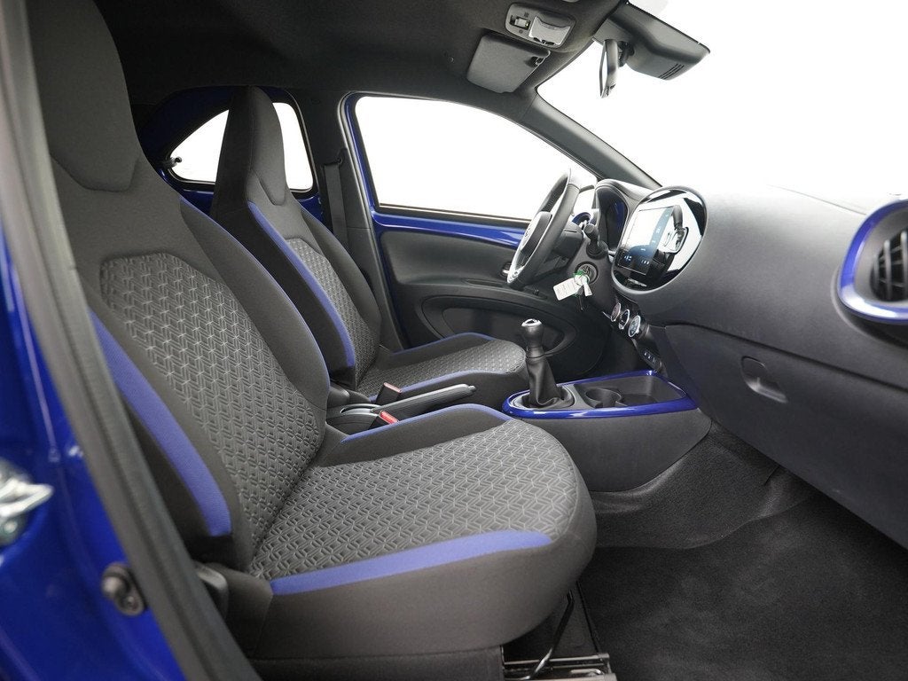 Toyota Aygo X 1.0 VVT-i MT Play Two-Tone | Stoelverwarming |, Auto's, Toyota, 12 maanden, Stof, Gebruikt, Euro 6