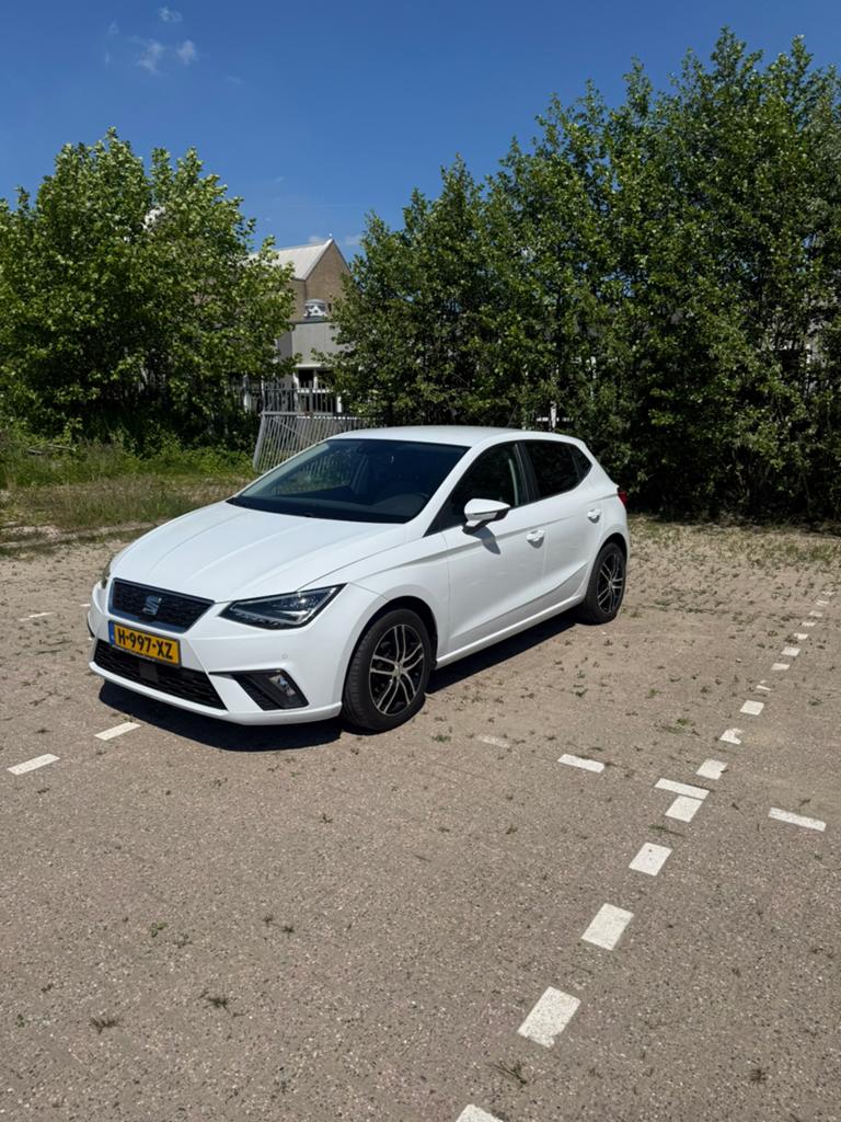 Seat Ibiza 1.0 benzine 95pk Led Carplay Camera, Auto's, Skoda, 40 €/maand, 95 pk, Wit, Handgeschakeld