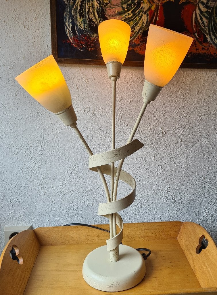 brocante lamp met 3 glazen kapjes, Gebruikt, 50 tot 75 cm, Ophalen of Verzenden, Glas