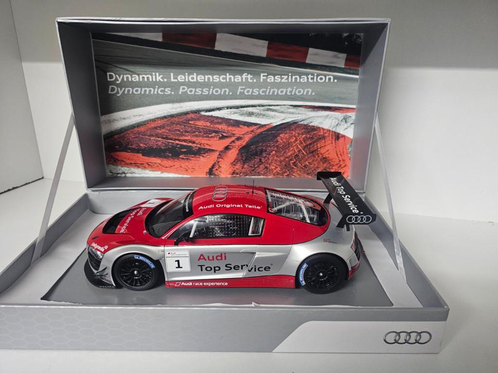 Audi R8 LMS 1:18 Zo goed als nieuw, Hobby en Vrije tijd, Modelauto's | 1:18, Ophalen of Verzenden, Zo goed als nieuw