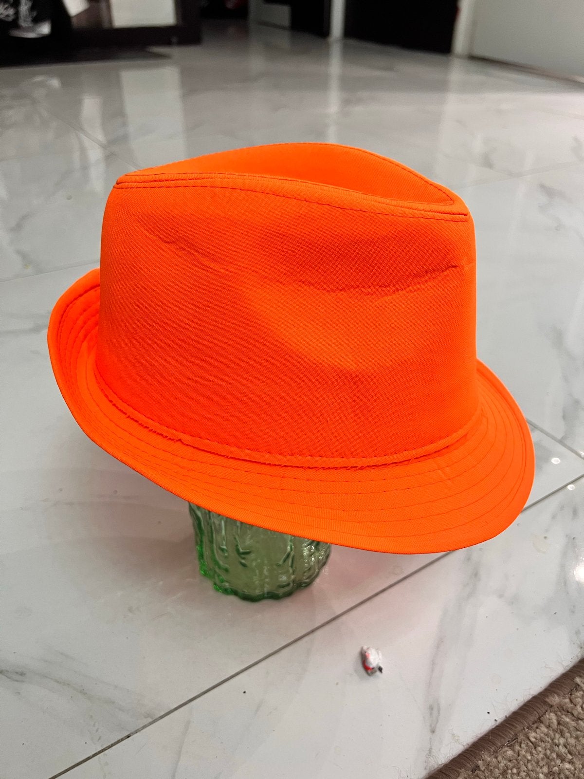 Opvallende Oranje Hoed - Stijlvol en Uniek, Ophalen of Verzenden, Zo goed als nieuw, One size fits all, Hoed