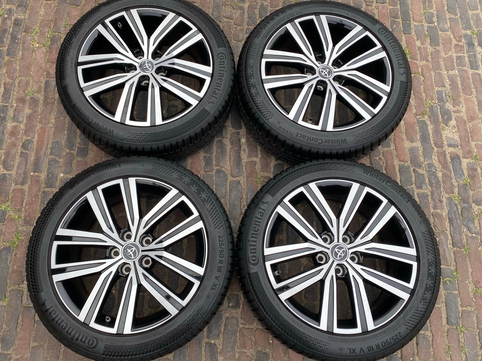 Demo set 18” Toyota Corolla Cross velgen +TPMS winterbanden, Auto-onderdelen, 18 inch, Banden en Velgen, Nieuw, 225 mm