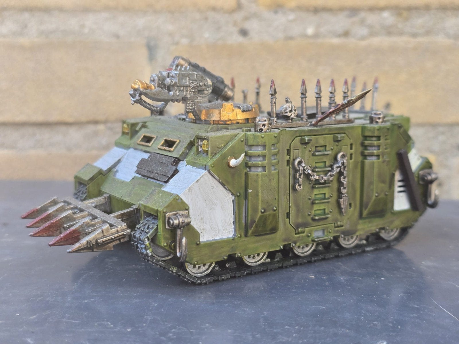 Warhammer 40K Death Guard Rhino - Geschilderd, Overige merken, Ophalen of Verzenden, Zo goed als nieuw, Tank