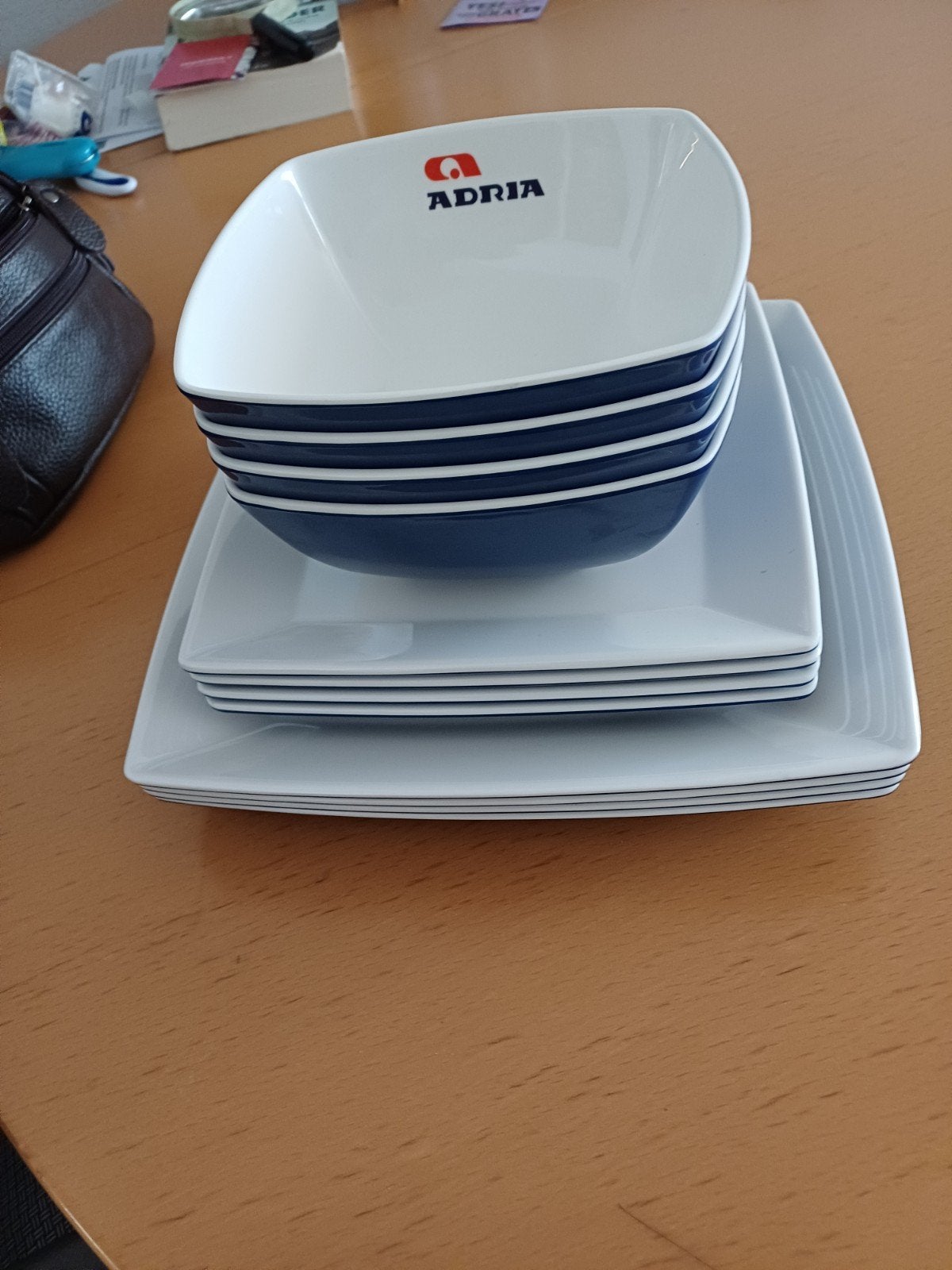 Adria camping servies, Ophalen of Verzenden, Zo goed als nieuw