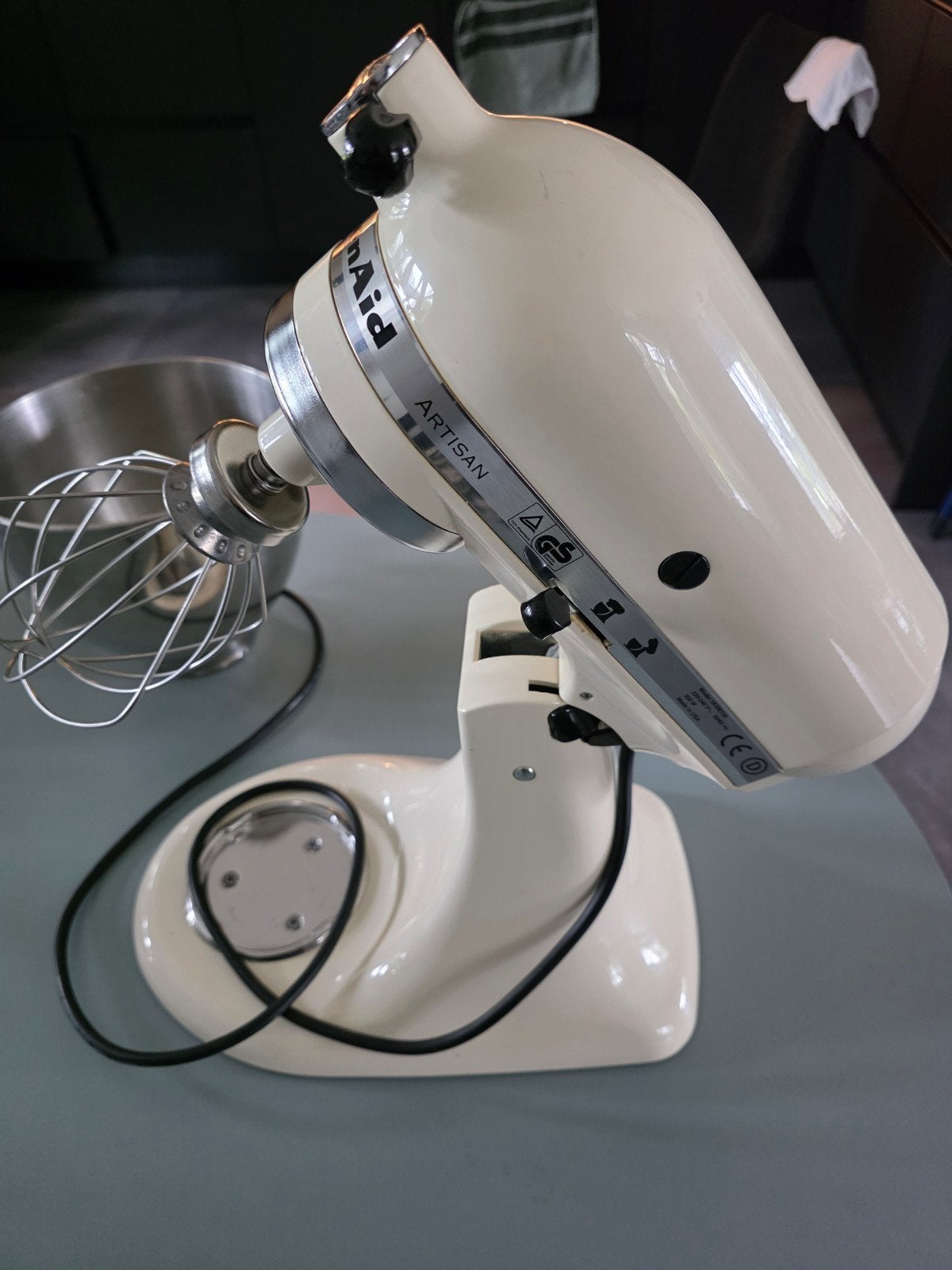 KitchenAid Artisan Keukenmixer - Almond Cream (Model 5KSM150, Witgoed en Apparatuur, 4 liter of meer, Gebruikt, 3 snelheden of meer