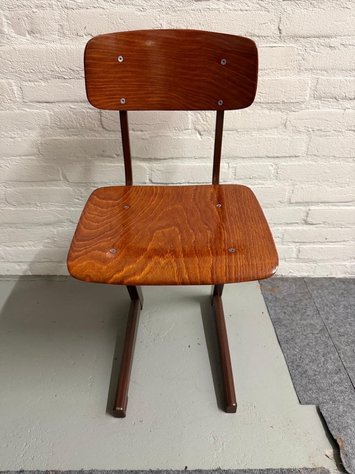 Vintage houten stoel, Huis en Inrichting, Gebruikt, Bruin, Ophalen of Verzenden, Eén