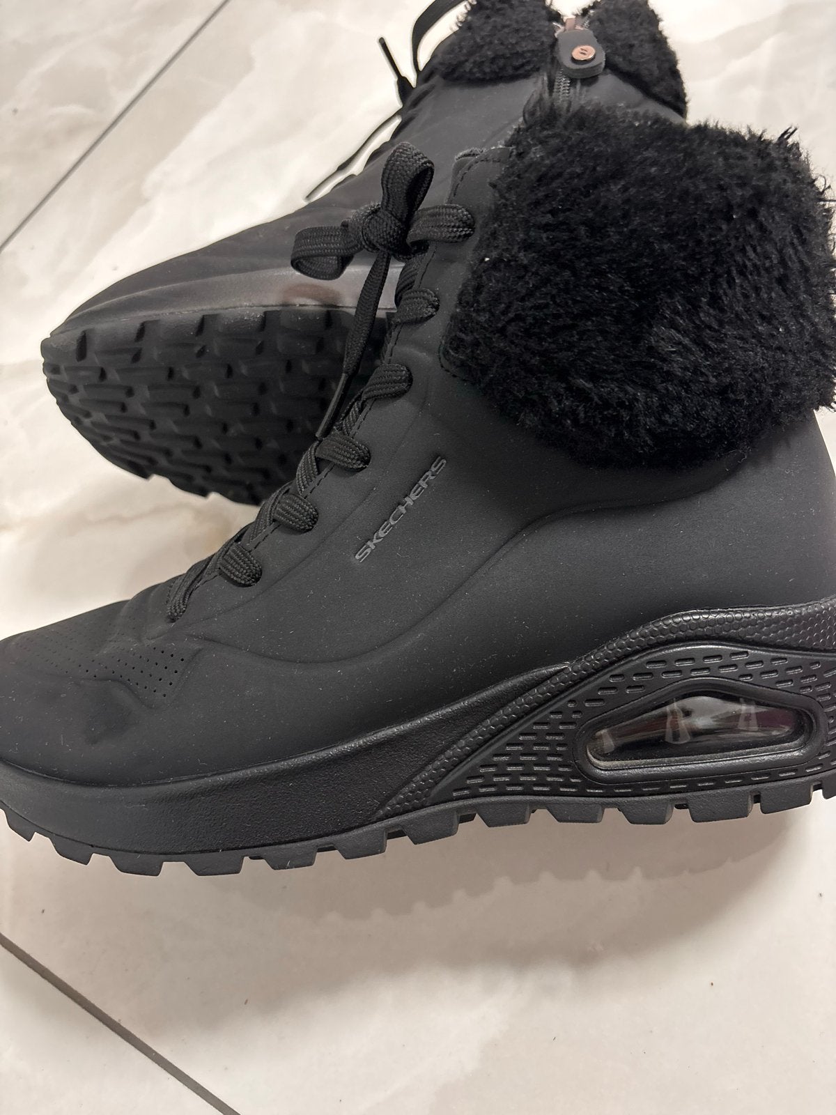Skechers zwarte enkellaarzen met bont, maat 38, Ophalen of Verzenden, Zo goed als nieuw, Zwart, Lage of Enkellaarzen
