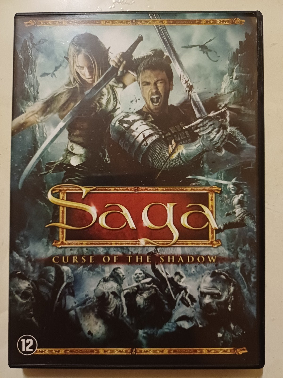 Saga, Vanaf 12 jaar, Ophalen of Verzenden, Zo goed als nieuw