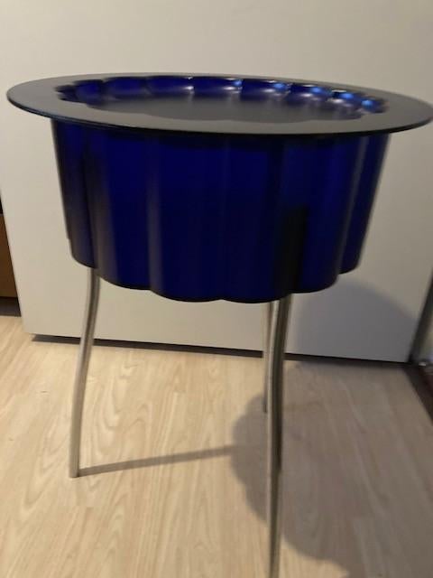 Bijzettafeltje Ikea blauw met opbergvak, Ophalen, Minder dan 45 cm, Kunststof, Gebruikt