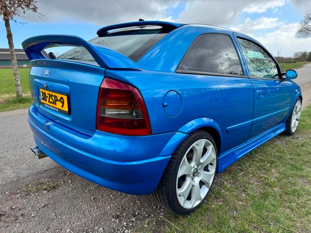 Opel Astra 2.0-16V OPC edition no 0034|subwoofer|dakje, Stof, Gebruikt, Zwart, 4 cilinders