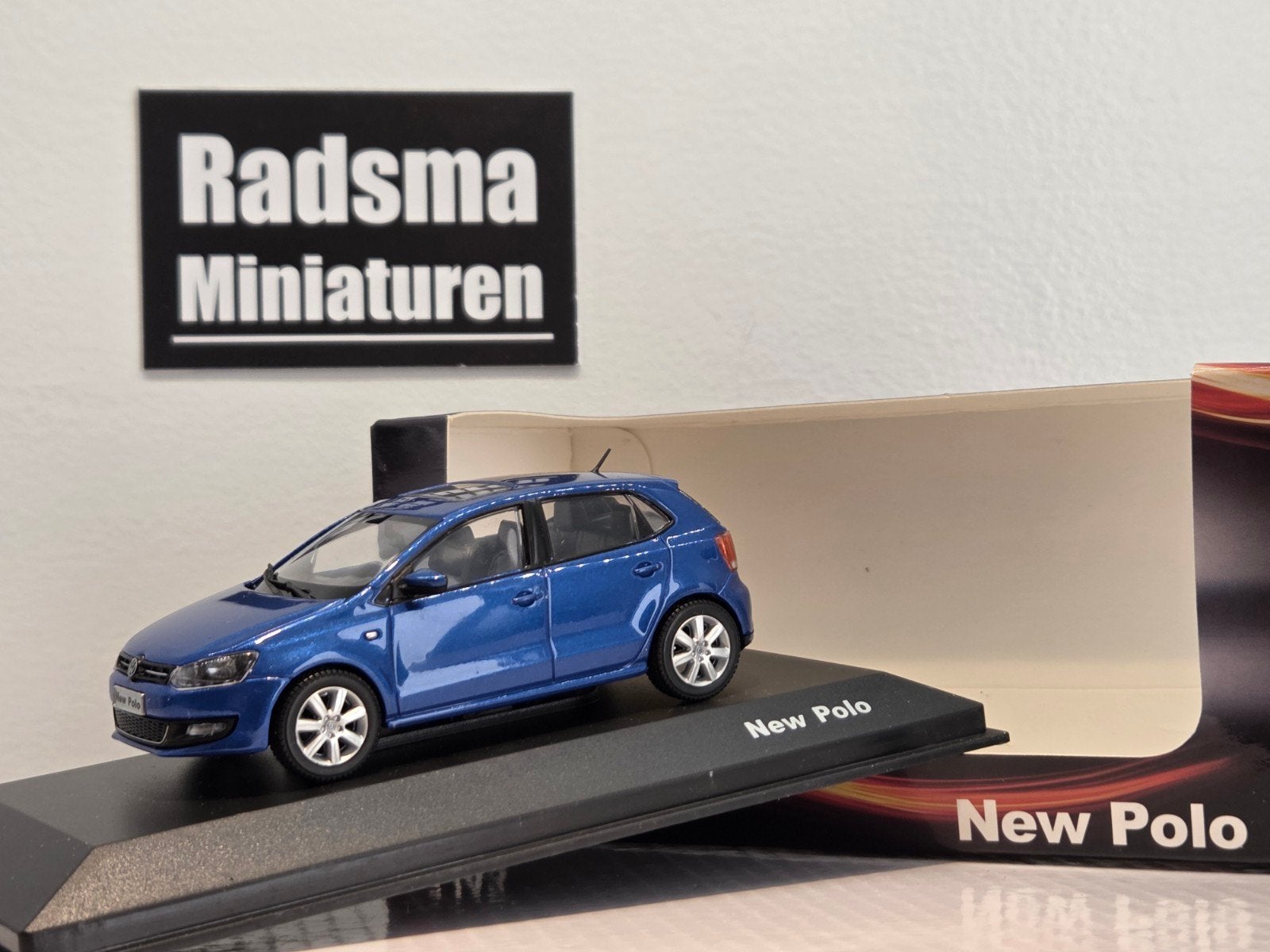 Volkswagen Polo 6R - 5drs Blue - 1:43 Volkswagen dealerpack, Hobby en Vrije tijd, Modelauto's | 1:43, Overige merken, Auto, Nieuw