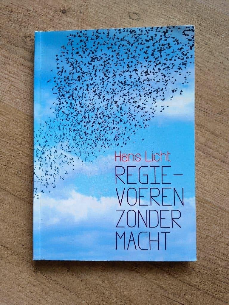 Regievoeren zonder macht - Hans Licht, Ophalen of Verzenden, Beta, Zo goed als nieuw, HBO