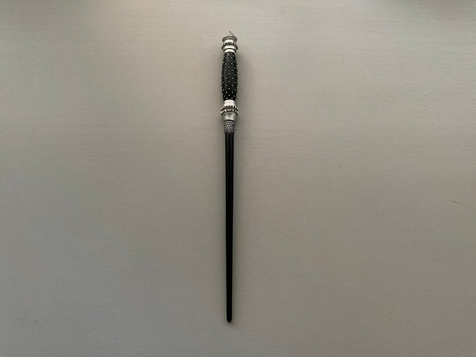 Harry Potter wand toverstaf Narcissa Malfoy met doos, Ophalen of Verzenden, Zo goed als nieuw, Actiefiguurtje