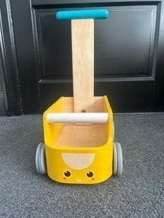 Plan Toys Loopwagen Bus Geel, Ophalen of Verzenden, Zo goed als nieuw, Duw- of Trekspeelgoed