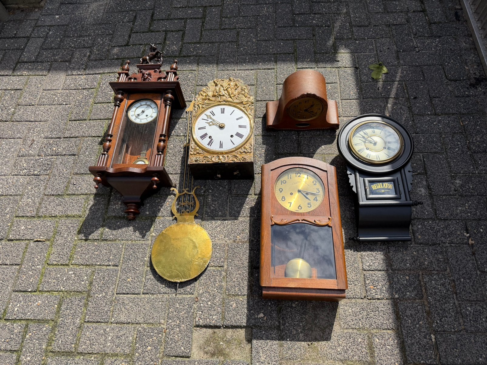 Te koop partij van 5 antieke klokken in goede staat, Ophalen