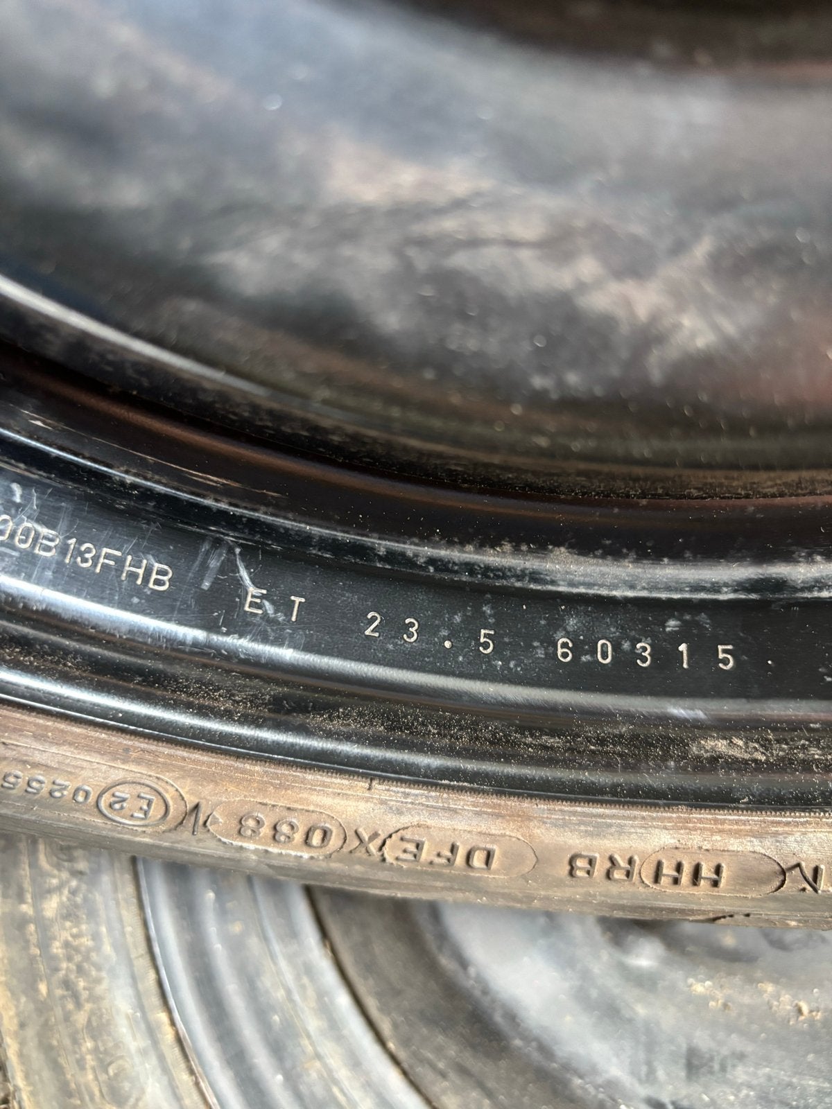 Michelin 13 inch velg met banden, Ophalen