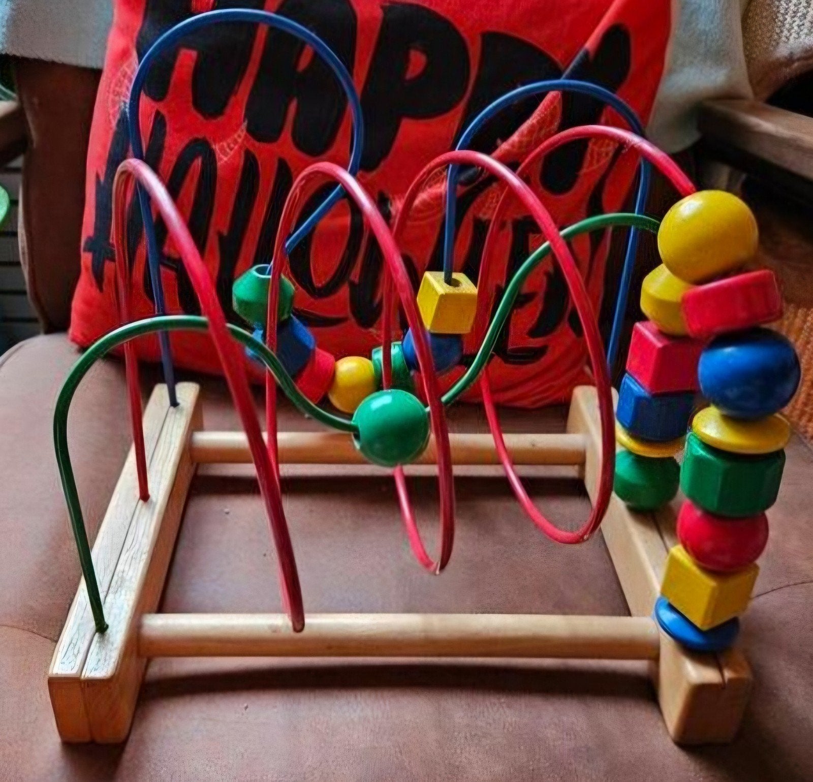 Houten kralenframe met kleurrijke kralen, Kinderen en Baby's, Speelgoed | Babyspeelgoed, Ophalen, Gebruikt, Overige typen