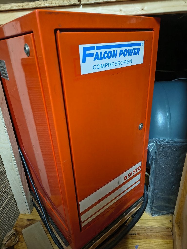 Falcon Power Schroefcompressor 5,5 PK / 4 Kw, Doe-het-zelf en Verbouw, Compressors, Ophalen, Geluidgedempt, Gebruikt, 800 liter/min of meer