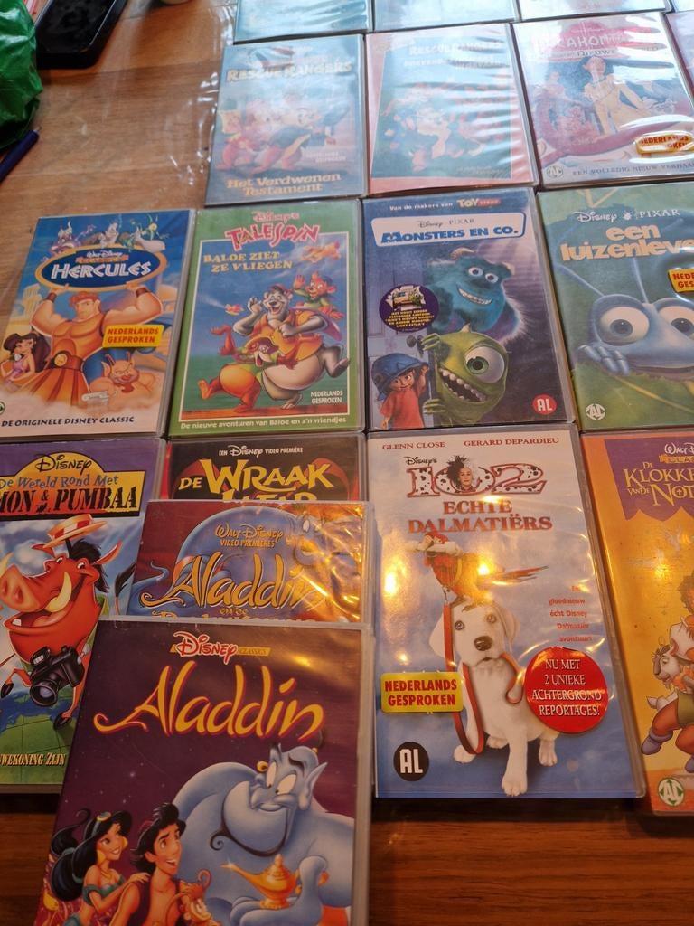 Lot van 46 Disney VHS films - Nederlands gesproken/ondertite, Alle leeftijden, Ophalen of Verzenden, Gebruikt