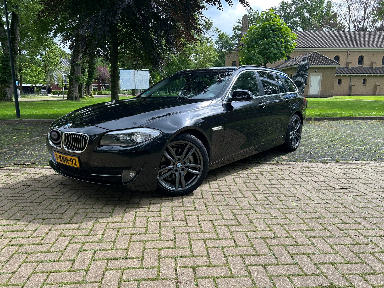 BMW 523i touring AUT | distr ketti verv | memory | stoelkoel, Achterwielaandrijving, 2000 kg, Stationwagon, 1705 kg