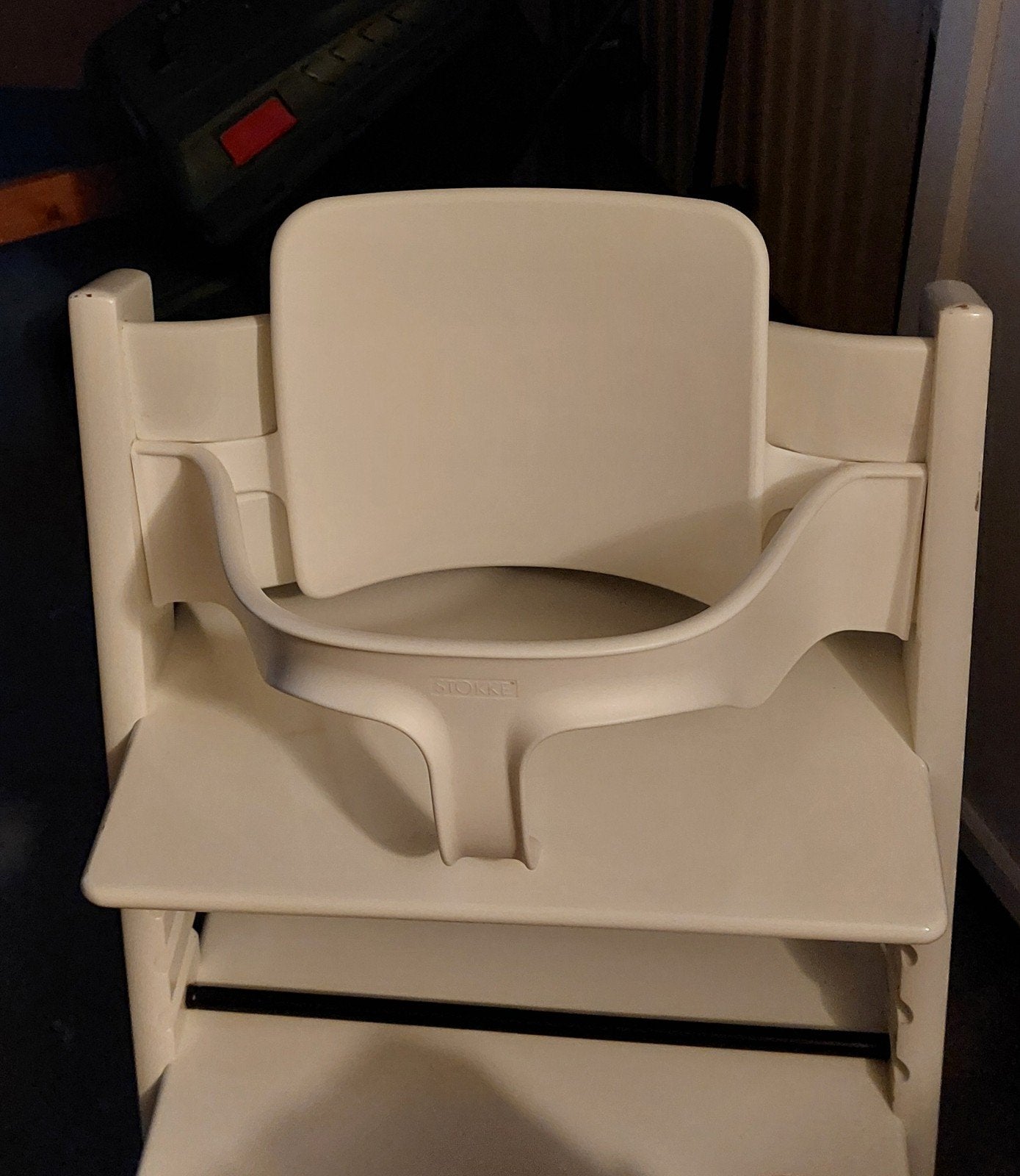Stokke rugleuning wit (haakje afgebroken), Ophalen, Gebruikt, Meegroeistoel