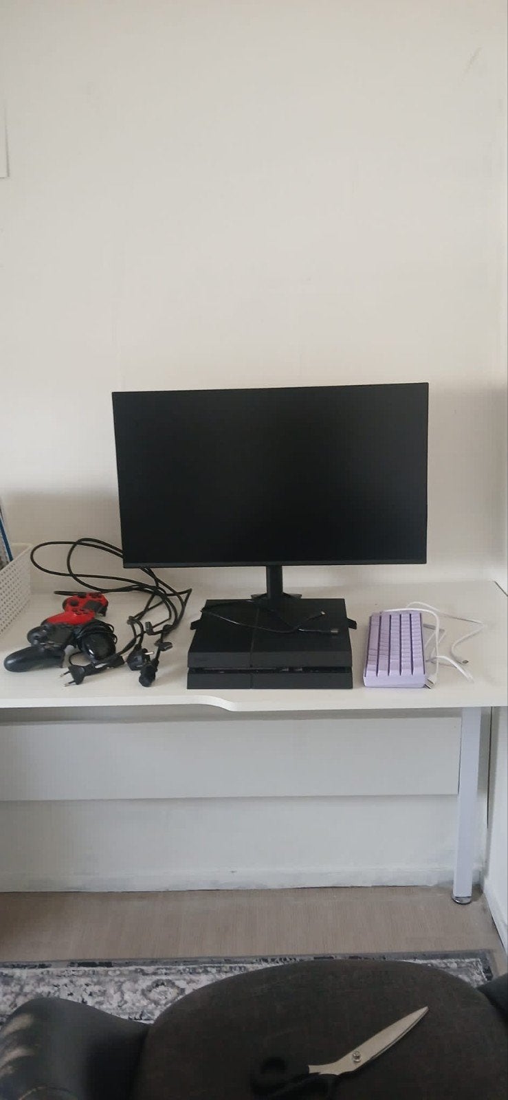 Game set ps4, monitor ,controllers ,keyboard en alle kabels, Ophalen, 50 tot 100 cm, Zo goed als nieuw, Minder dan 100 cm