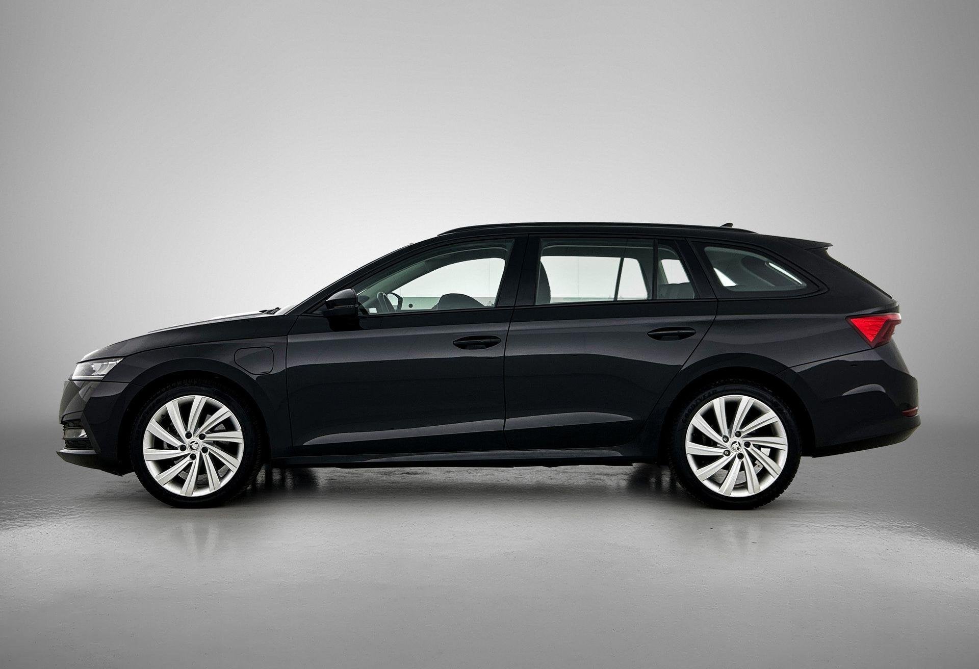 Skoda Octavia Combi 1.4 TSI iV PHEV Business Edition | VIRTU, Auto's, 12 maanden, Stof, Gebruikt, Zwart