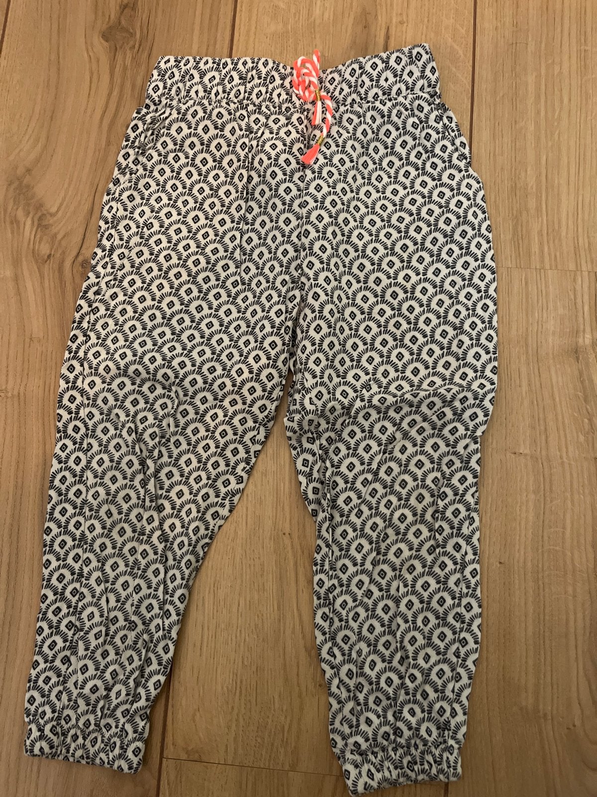 H&M Jogger Pull-on Broek met Patroon - maat 98, Ophalen, Gebruikt, Jongen of Meisje
