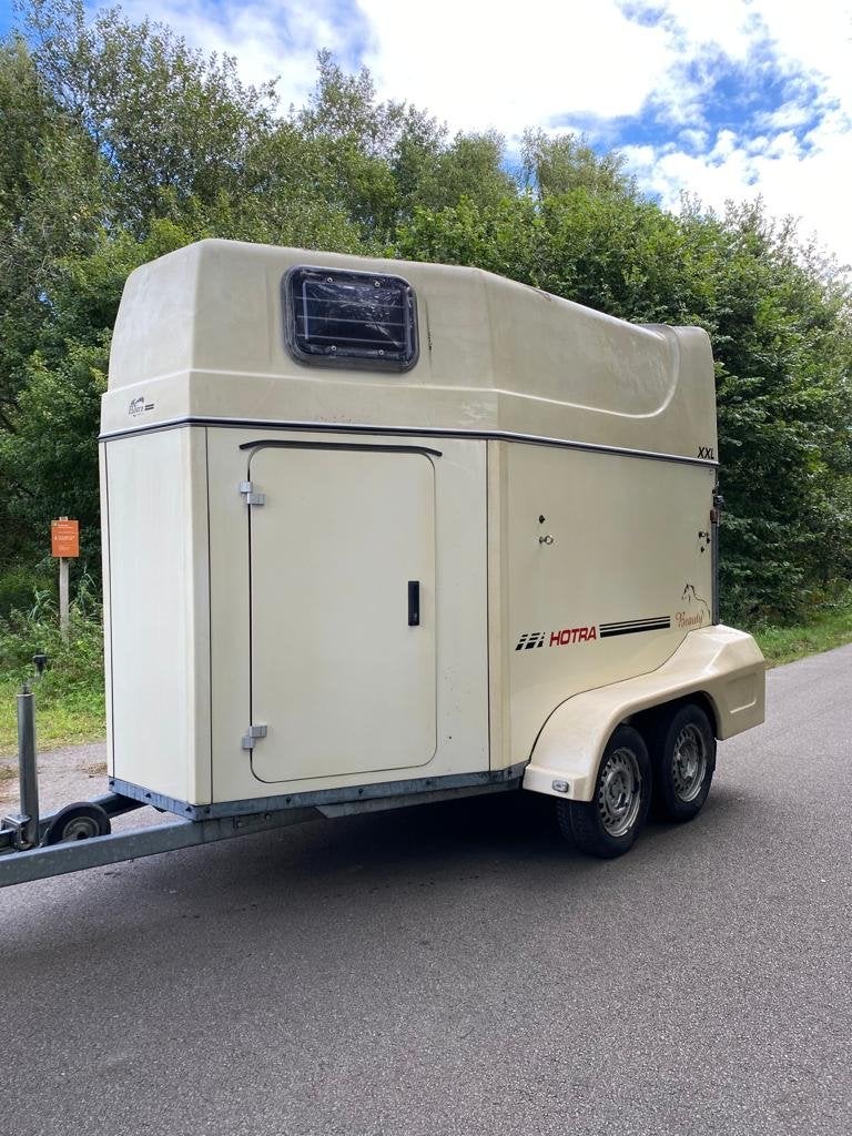 Hotra trailer xxl 2 paard met zadelkamer!!, Dieren en Toebehoren, Paarden en Pony's | Trailers en Aanhangwagens, Ophalen, Gebruikt