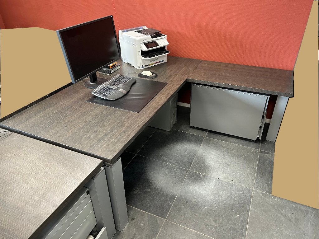 Te koop:  3 gebruikte hoekbureaus met ladenkastjes, Huis en Inrichting, Ophalen, Gebruikt, Hout, Bruin