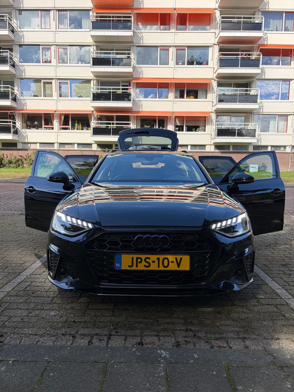 Audi A4 35 Tfsi 150pk S Tronic 2022 Zwart Panorama leder, Auto's, Lichtsensor, Zwart, 4 cilinders, 1984 cc