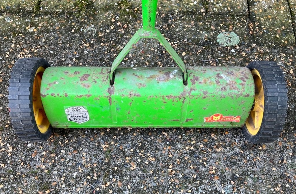 Wolf verticuteerhark 30 cm breed met wieltjes en. RVS messen, Ophalen of Verzenden, Gebruikt, Overige soorten, Wolf-Garten