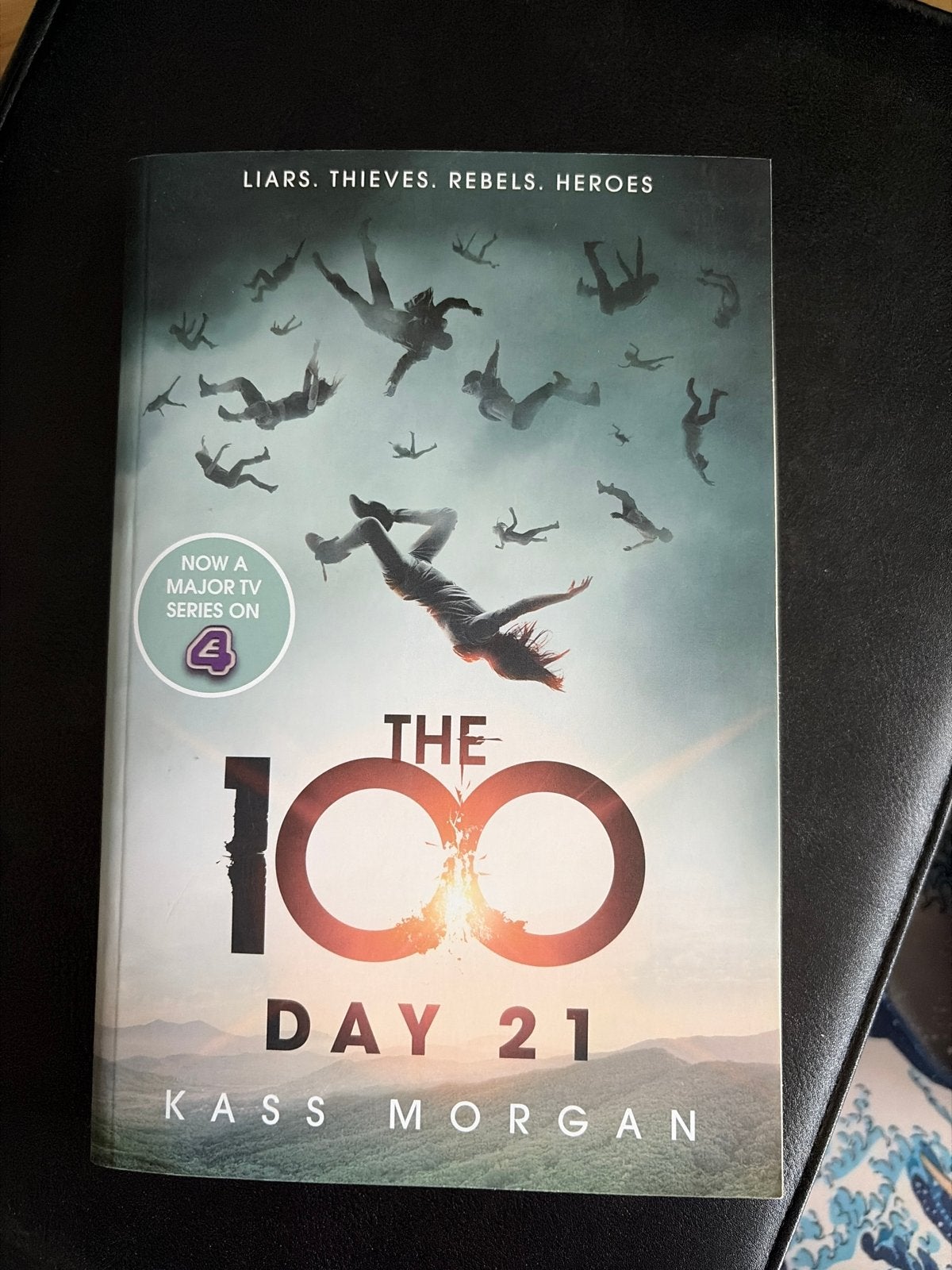 The 100: Day 21 - Kass Morgan (Boek), Boeken, Ophalen of Verzenden, Zo goed als nieuw, Nederland