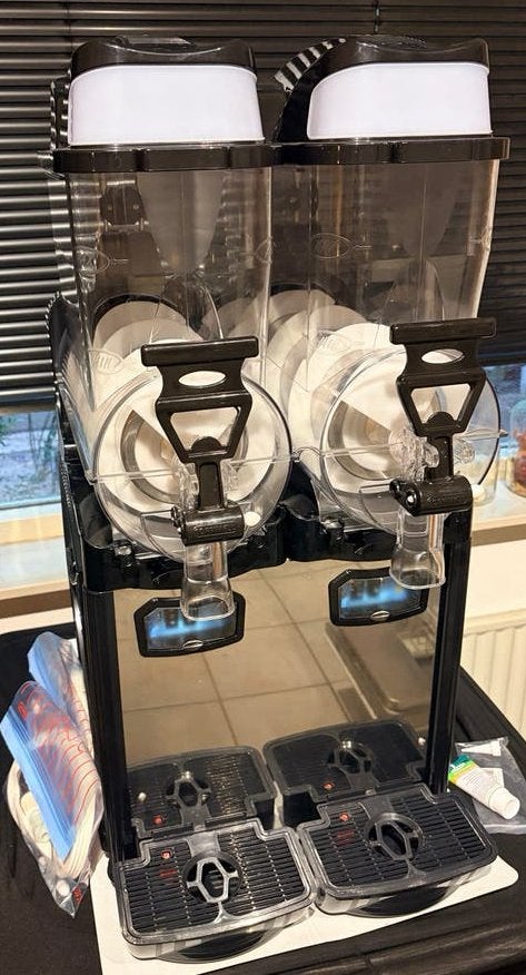 Professionele Slushmachine - Cofrimell Oasis 2-10 (2022), Ophalen, Gebruikt, Zelfvriezend