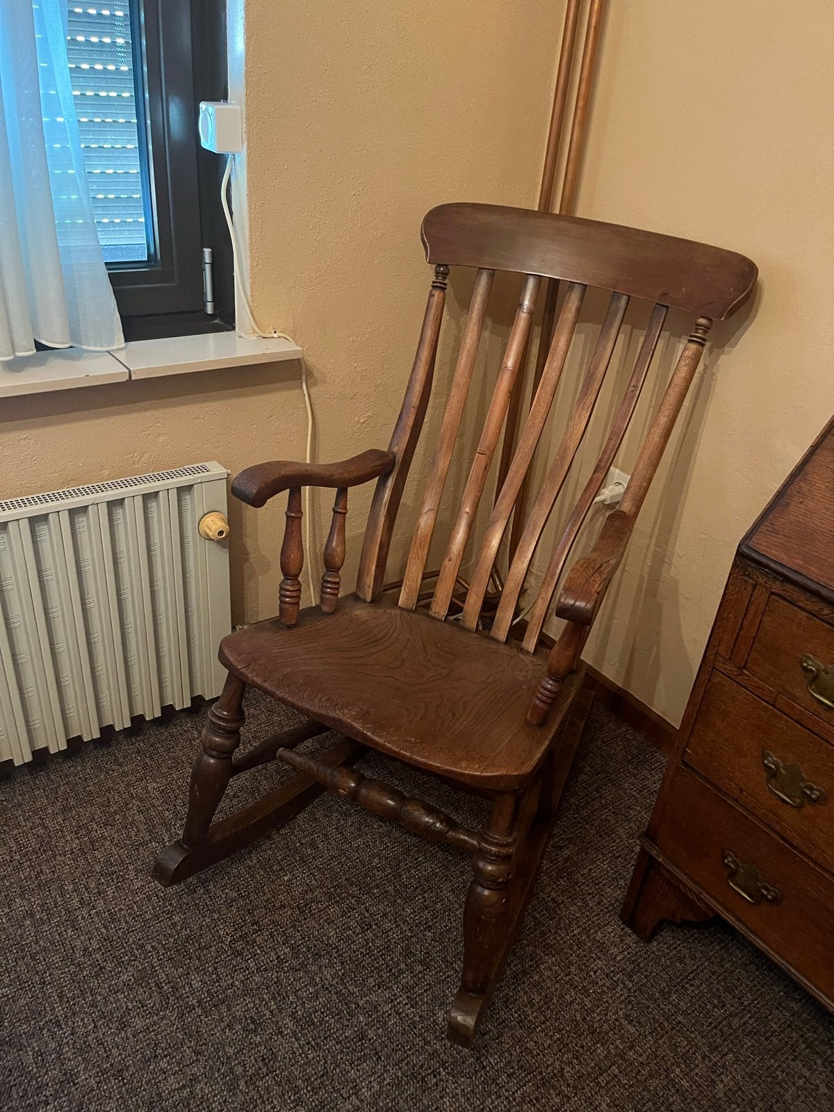 Antieke houten schommelstoel, Ophalen