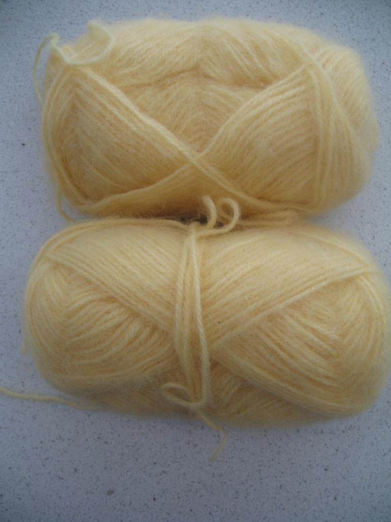 Breien of Haken Restantje Zachtgeel, Hobby en Vrije tijd, Breien en Haken, Ophalen of Verzenden, Nieuw, Breien of Haken, Wol of Garen