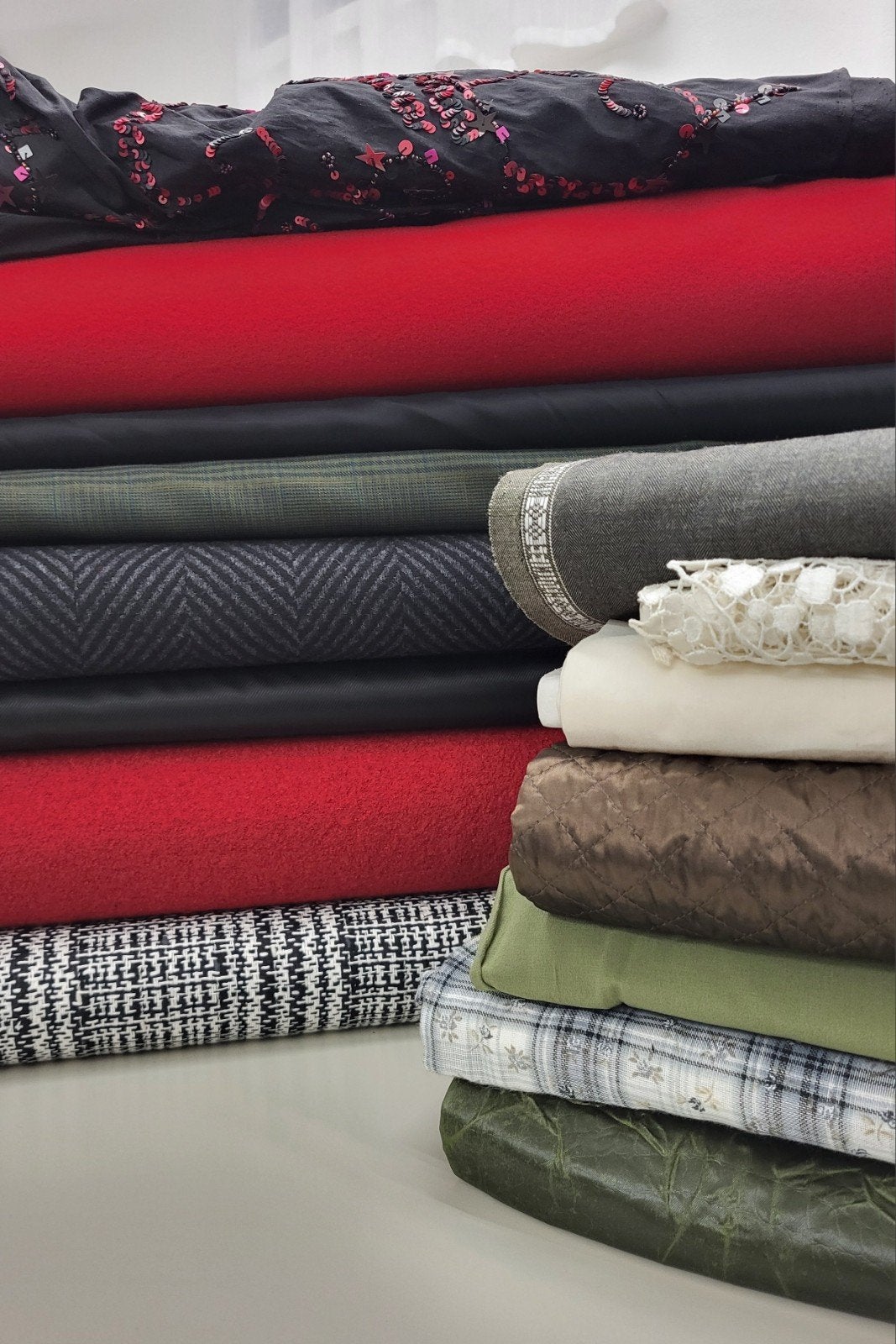 Unieke kans: ruim 70 meter luxe deadstock stoffen, 120 cm of meer, Ophalen of Verzenden, Katoen, Nieuw