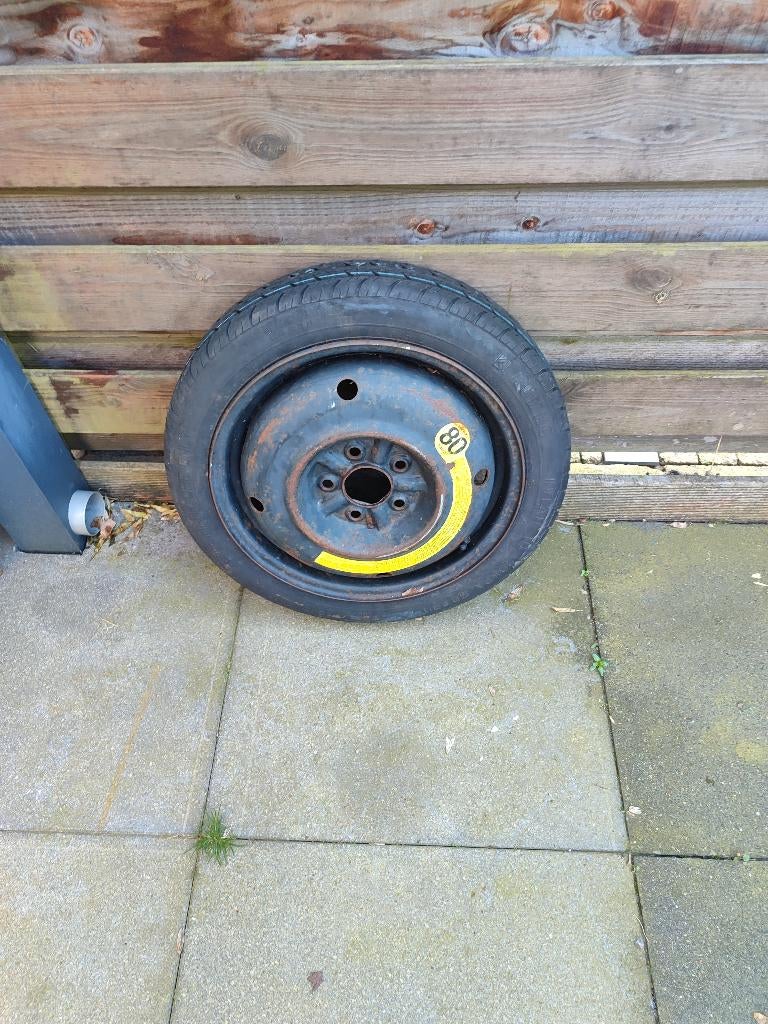 nette thuiskomer / reserveband met maat T125/70R16., Ophalen, Gebruikt, Minder dan 50 cm