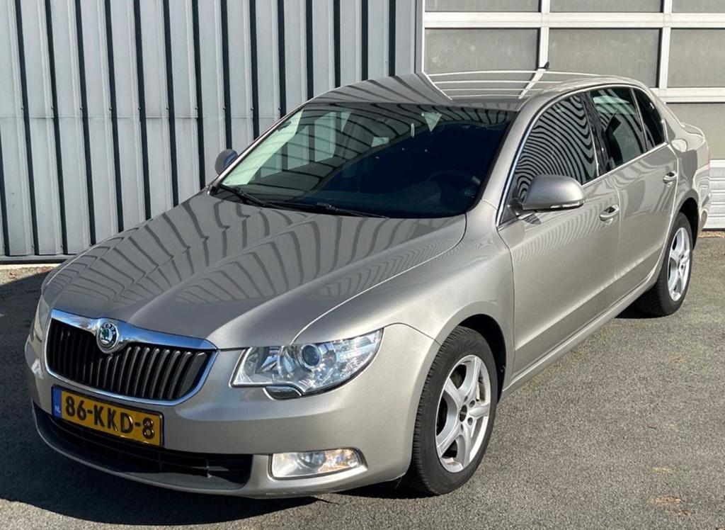Skoda Superb 1.8 TSI 118KW DSG 2010 Beige, Auto's, Skoda, 4 cilinders, 700 kg, 160 pk, Beige