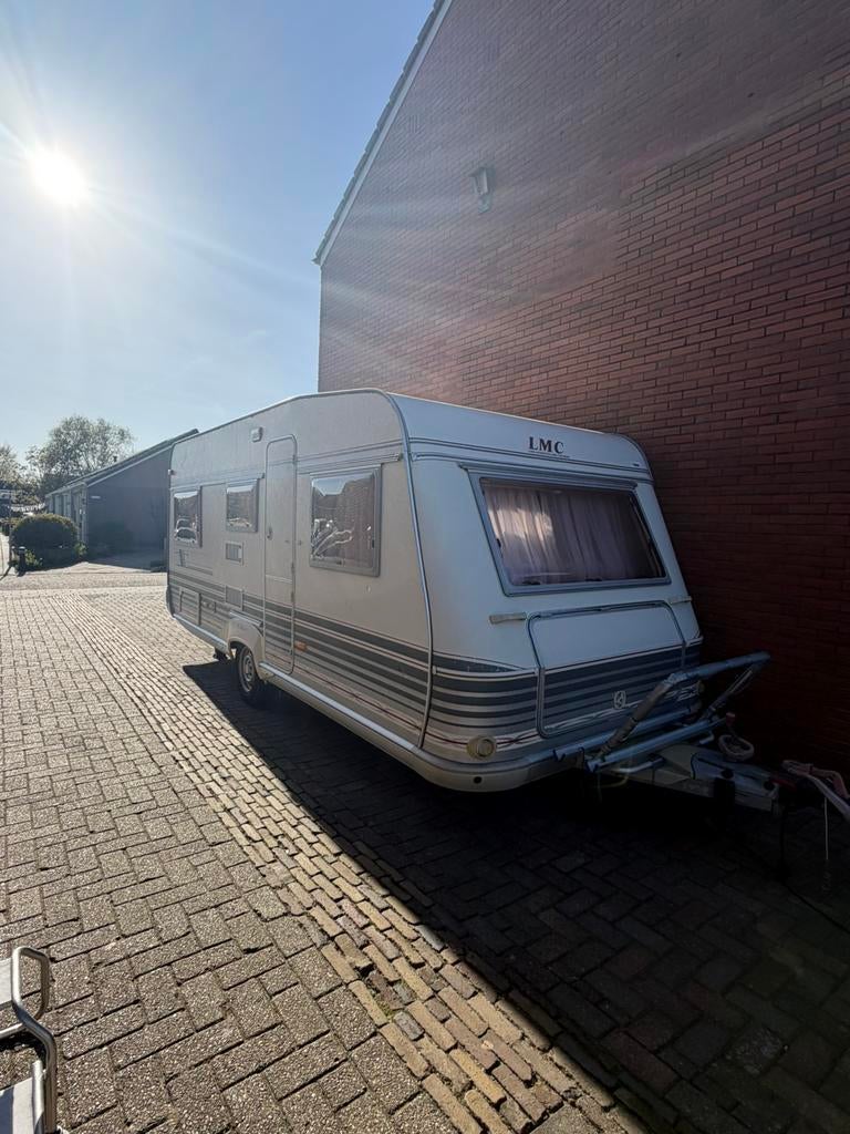 Lmc dominant 530k1 enkele bedden, Caravans en Kamperen, Schokbreker, Rondzit, Particulier, 5 tot 6 meter