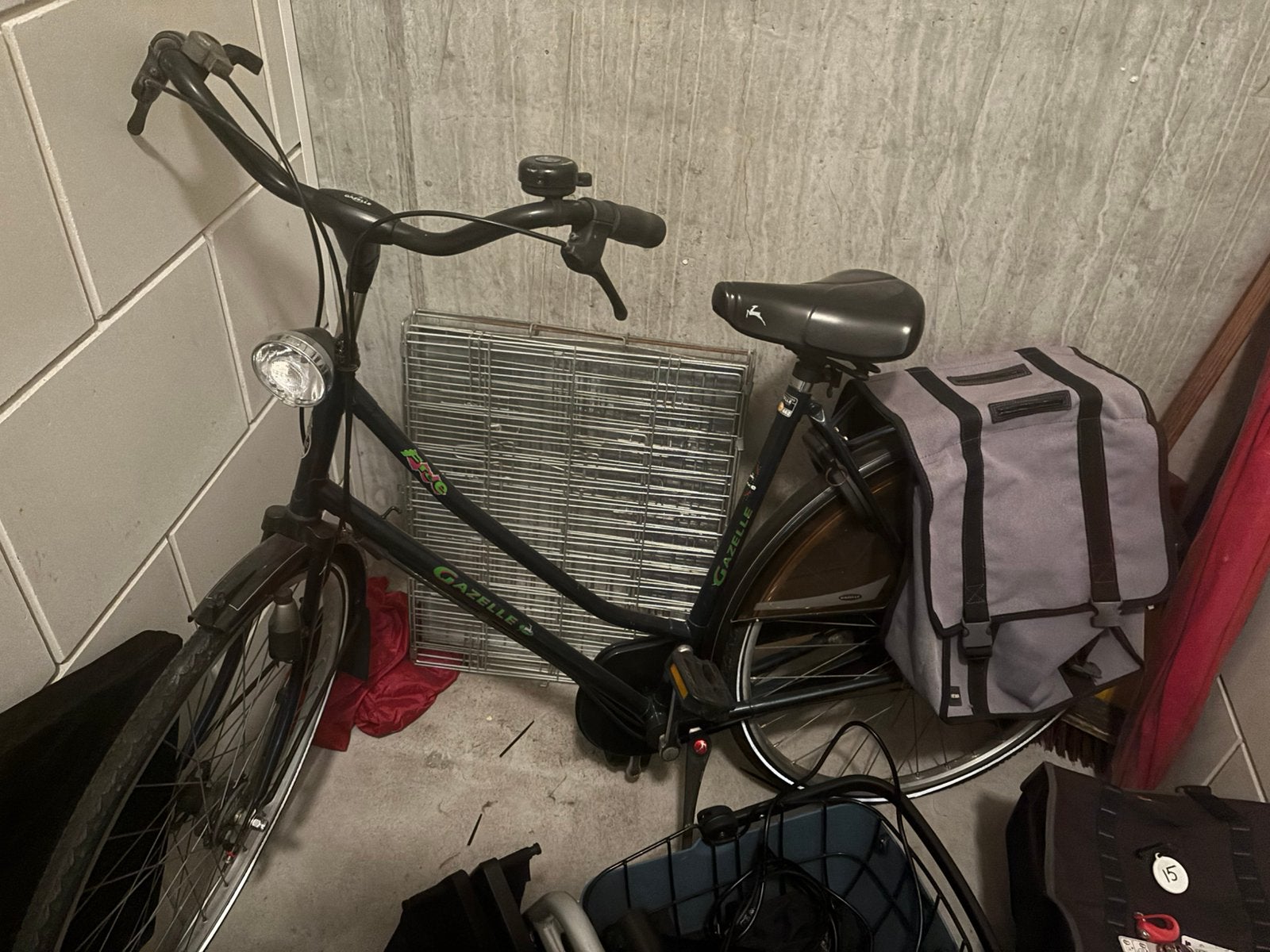 Dames fiers, Ophalen, Zo goed als nieuw