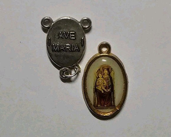 Maria met Kindje Jezus Medaillon, Antiek en Kunst, Antiek | Religie, Ophalen of Verzenden