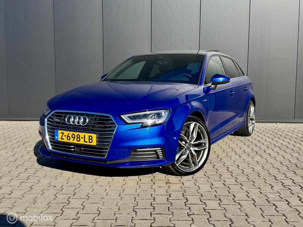 Audi A3 Sportback 1.4 e-tron/Pano/Trekhaak/B&O/Carplay/Vol!, Gebruikt, 4 cilinders, Blauw, Leder en Stof