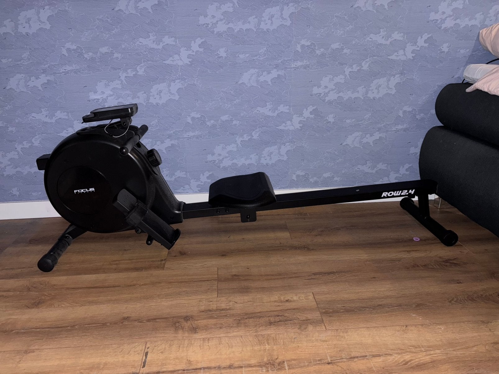 Focus row 2.4 roeiapparaat incl mat, Sport en Fitness, Ophalen, Benen, Aluminium, Zo goed als nieuw